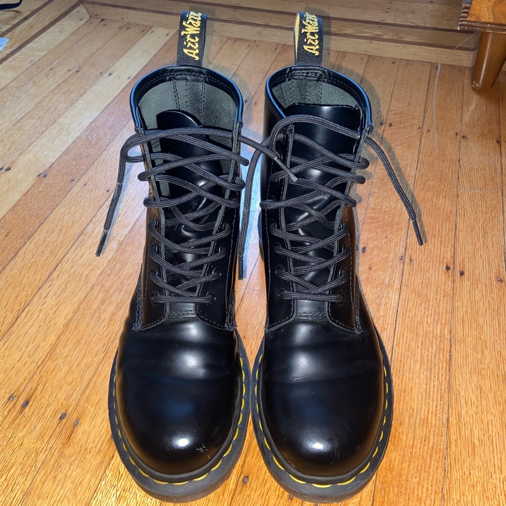 1460 WOMEN'S SMOOTH LEATHER LACE UP BOOTS Doc Martens